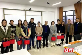 湖南科大物理与电子科学学院为考研学生送暖心礼包图片
