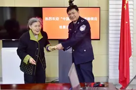 “她宣讲时，所有服刑人员都自发起立！”图片