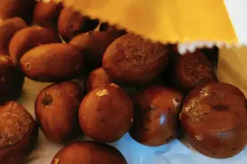 光鲜油亮的糖炒栗子添加了石蜡 是真的吗？图片