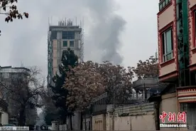 中国学者亲历喀布尔恐袭：最难过是“她扒不住窗沿摔下楼”图片