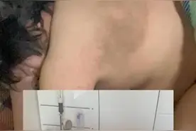 儿子做主播过着黑白颠倒的邋遢生活，父亲辞去万元月薪工作贴身照顾图片