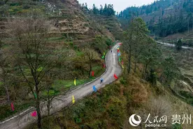 2022“激情贵州”晴隆二十四道拐汽车摩托车自行车爬坡赛开赛图片