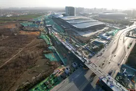 彭祖大道快速路跨汉源大道钢混连续梁顺利合龙图片