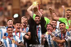 世界杯落幕，我们从贺炜身上读懂：一个足球解说员的自我修养图片