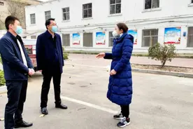 开封市禹王台区委副书记、区长陶毓敏督导调研老年人新冠疫苗接种和今冬明春国土绿化工作图片