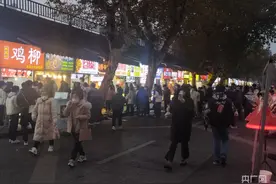 “夜经济”点亮江城夜  武汉街头巷尾重现浓浓烟火气图片