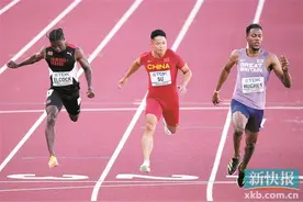 男子百米达标成绩：10秒图片