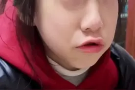 天选读书人？全班请假仅剩女孩一人 舅妈：她越想越委屈就哭了图片