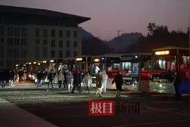 “研”路护航！湖北恩施学院为近600余名考研学子送考图片