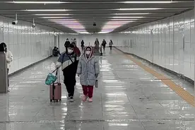 湖南日报要闻版头条丨锦泰广场地下通道打通了，城际站与地铁站“零距换乘”，长沙火车站提质便民工程四大项目全面完工图片