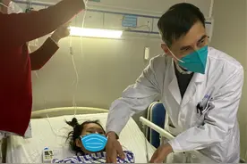 骑自行车摔倒致肝脏破裂出血 12岁女孩被紧急送医抢救图片