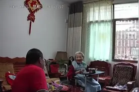 他和百岁母亲的故事，看哭了近百万网友图片