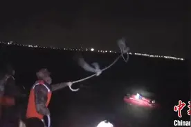 一橡皮艇凌晨失去动力 泉州海警紧急救援图片