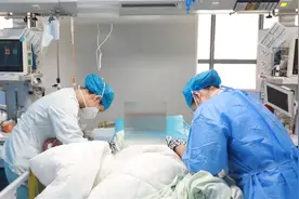 七旬危重症老人康复出院，家属深情致谢医护并送上新年祝福图片