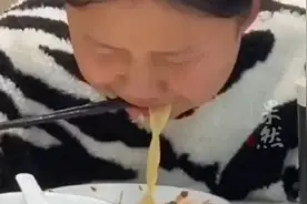 妹妹自信认为姐姐辅导作业肯定满分，结果辅导四题错三题图片