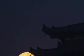 快看！今晚的月亮很美图片