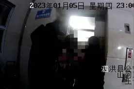 七旬老太夜晚下楼丢垃圾，被困电梯近一小时图片