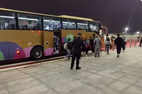 1月8日凌晨，港珠澳大桥迎来恢复全面通关图片