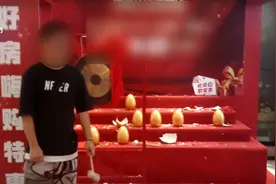 26岁，负债百万，离家出走一个月了，母亲含泪呼唤：儿子，你到底在哪？图片