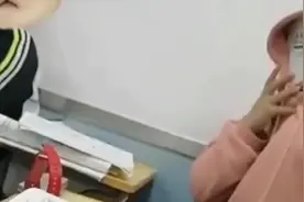 后排同学啥都会，用课本表演变脸图片