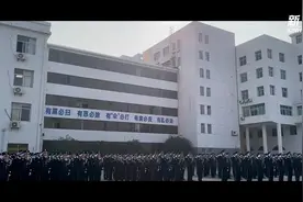 他们一直在路上图片