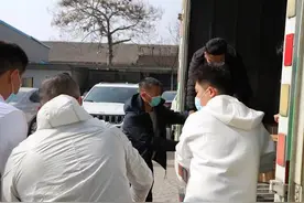坚守岗位保供应，同心同德战疫情图片