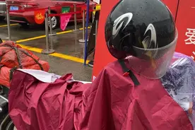 果然视频|大叔骑车返乡轻装上阵：生活水平提高，乡下啥都有图片