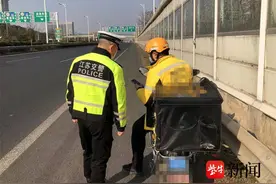 外卖员第一次接单，骑电动车上高速险象环生！图片