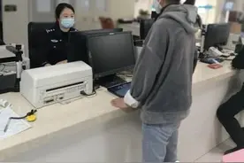 （新春走基层）贵州警方启动川渝黔滇临时居民身份证“跨省通办”试点工作图片