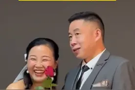 甜蜜蜜！儿子孙卓回家1年，孙海洋和妻子彭四英在湖北老家重拍婚纱照图片