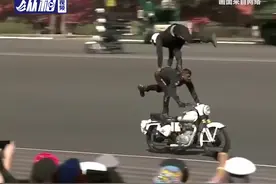 印度建军节，再现摩托车“开挂”特技图片