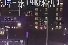 凌晨收工后她在火车站台起舞 网友：溢出屏幕的快乐图片