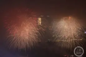 夜雨丨赵瑜：过年的焰火图片