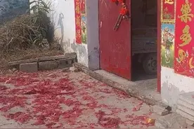 过年的“拦门棒”图片