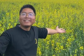 “背景太假哥”的春节：带领新主播推年货，多次拿下总榜第一图片