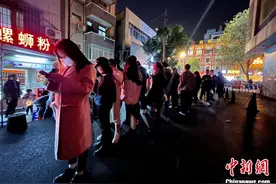 广西柳州网红小吃螺蛳粉“点燃”小城文旅体验潮图片