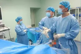 经常崴脚可能是病！烟台山医院巧用关节镜改良手术为患者解除困扰图片