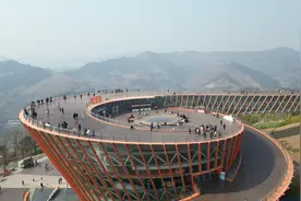 正月初九登高处 望远祈福万事顺图片