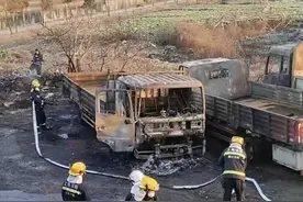松江：6辆卡车连带一片草地，烧起来了！图片