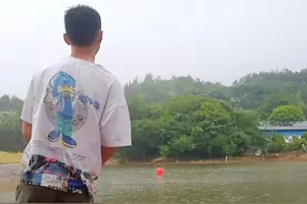网传15岁少年打水漂破吉尼斯世界纪录  官方澄清：没收到申请，欢迎来挑战图片