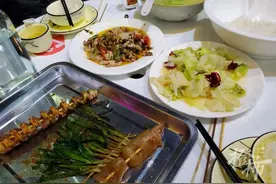 游客在大理吃饭，每个菜尝两口觉得难吃，要求店家退一半餐费！店家懵了：头一次遇到这事……图片