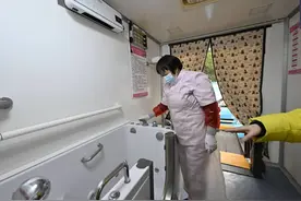 新春走基层丨助力老人晚年幸福，九龙坡的助浴快车走向全国图片