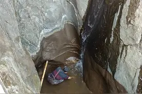 “抽水8小时为游客打捞手机”引质疑  景区回应：让游客满意就值得图片