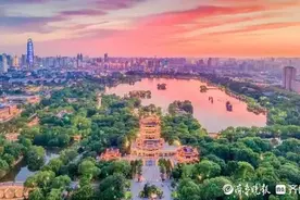 千人齐聚等亮灯！济南超然楼出圈背后：网红基因被激活图片