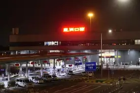 深港全面恢复正常通关，市民：名额不限无需预约，比以前方便很多图片