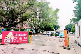 钱交给“教练”后问题接踵而至，柳州多人报考驾驶证遭遇骗局图片