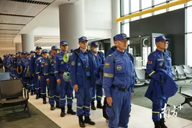 China,Thank you!土耳其市民哽咽迎接中国救援队|南方日报、南方+记者现场直击图片