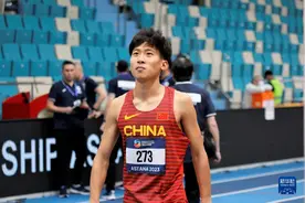 田径——室内亚锦赛：李俊霖无缘男子800米半决赛图片