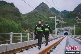 用脚步丈量安全 探访贵南高铁“守隧人”图片