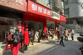 记者帮 | 想找年轻保姆照顾孩子比较难？我们去各家政中介看了看行情，给出建议图片